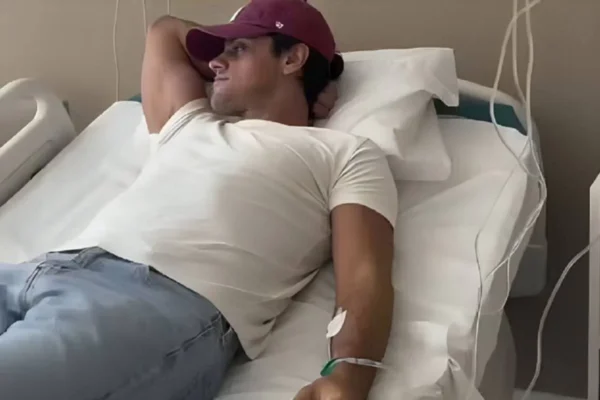 Felipe Simas no hospital