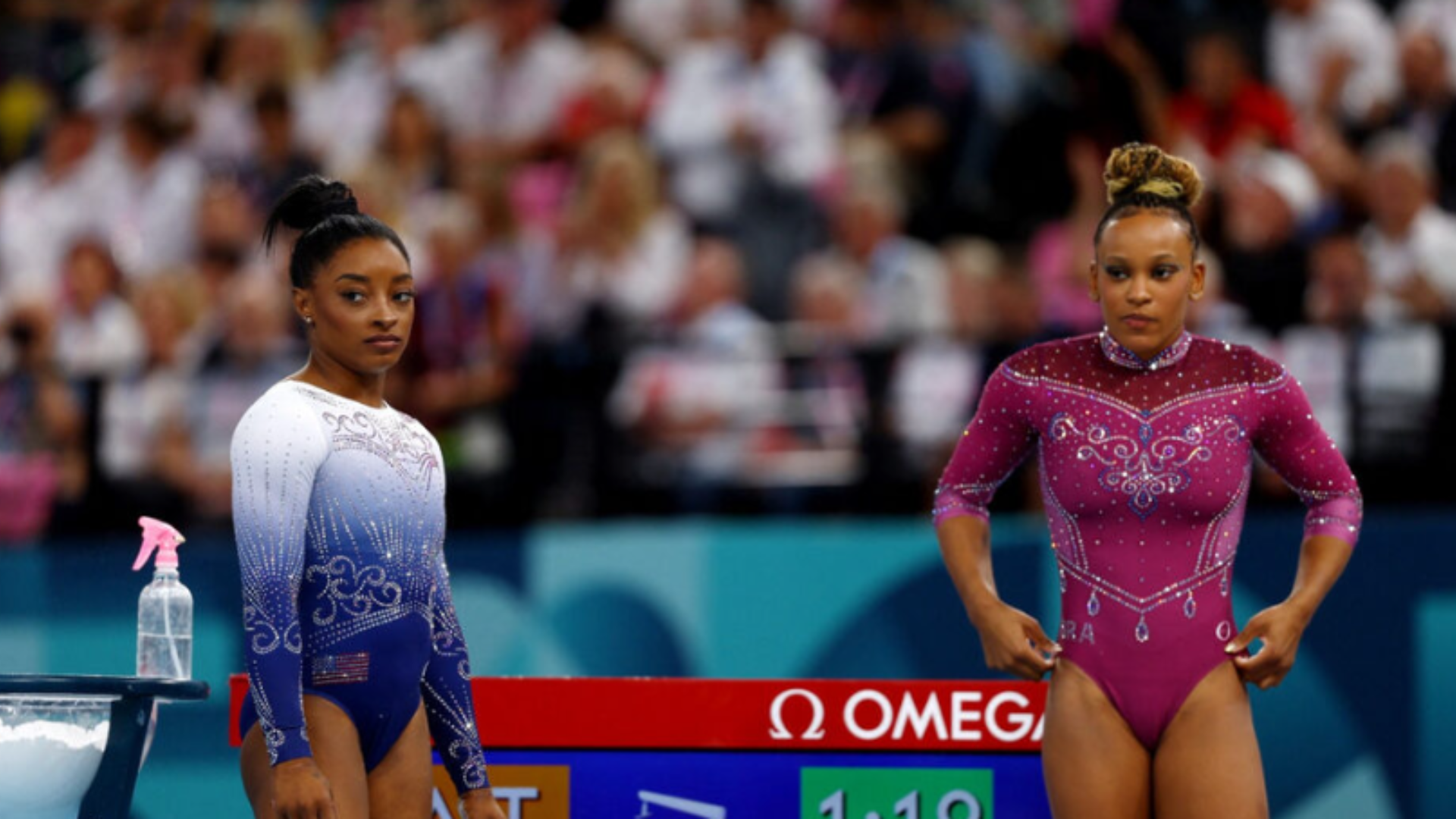 Rebeca Andrade e Simone Biles ficam fora do pódio na final de trave