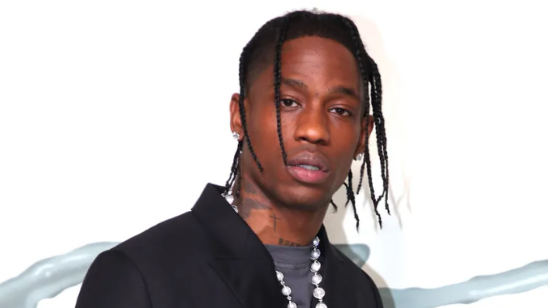 O rapper Travis Scott foi detido em Paris