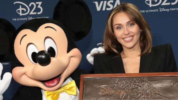 Miley Cyrus se desculpa com Mickey