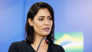 Michelle Bolsonaro critica hino em linguagem neutra: "insanidade mental"