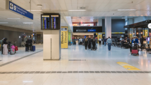 Briga entre passageiros atrasa voo da Latam no Aeroporto de Vitória