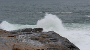 Idoso morre após ser arrastado pelo mar no Rio de Janeiro