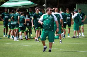 Goiás e Vila Nova se enfrentam no Estádio Hailé Pinheiro