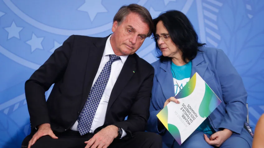 PT entra ação contra Bolsonaro e Damares por genocídio de Yanomani