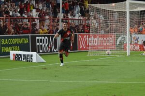 Atlético Goianiense derrota o Crac e reassume a liderança do Campeonato Goiano