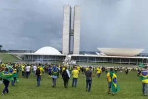 Manifestantes bolsonaristas invadem o Congresso Nacional