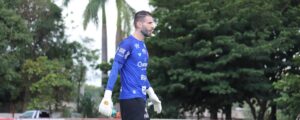 Vila Nova apresenta o goleiro Vanderlei