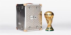 Louis Vuitton apresenta mala que transportará a taça da Copa