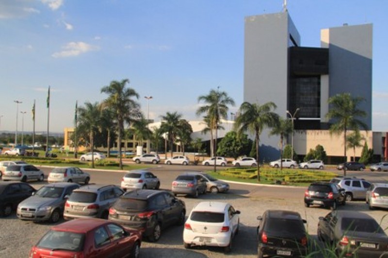 Furtos em veículos voltam a ocorrer no Paço Municipal
