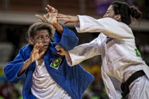 Rafaela Silva vence romena e disputará o ouro no judô