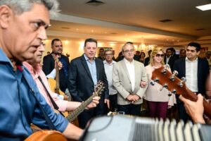 Marconi faz críticas a governantes