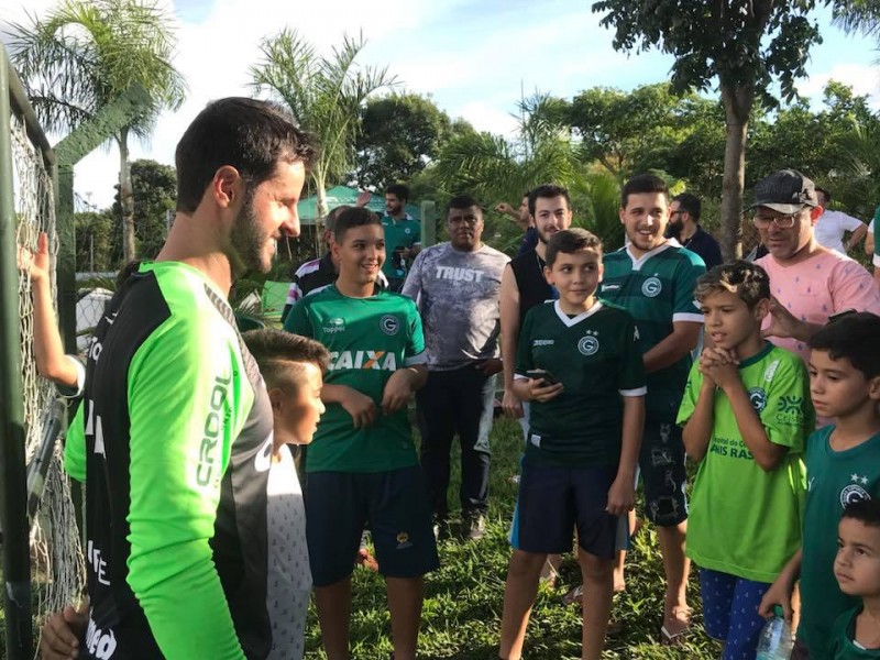 Goiás e Coritiba medem forças em confronto de equilíbrio