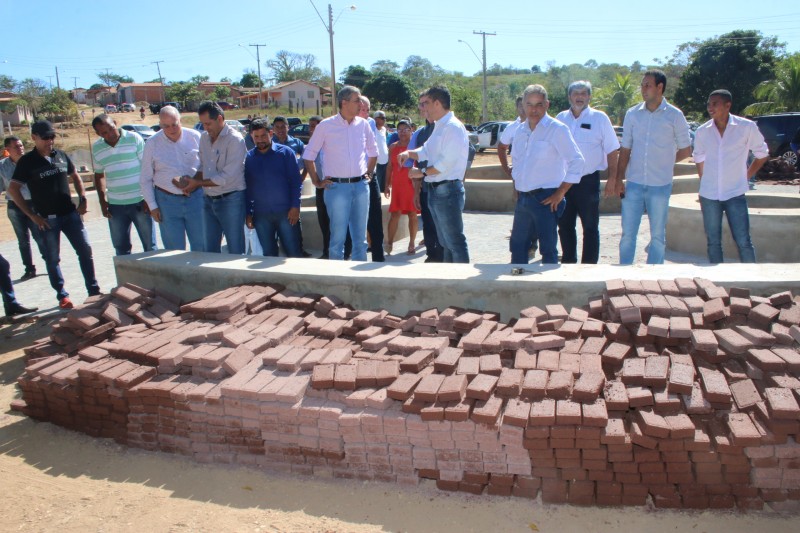 Eliton entrega benefícios à população do Nordeste