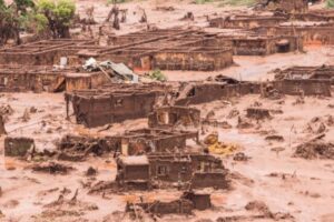 Juiz suspende ação criminal contra responsáveis por acidente em Mariana