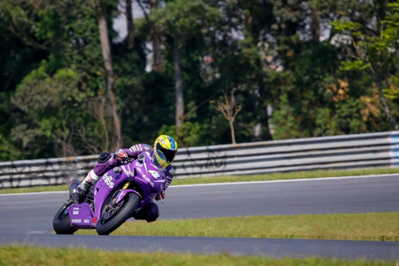 Maior piloto de motovelocidade do Brasil participa de corridas em Goiânia