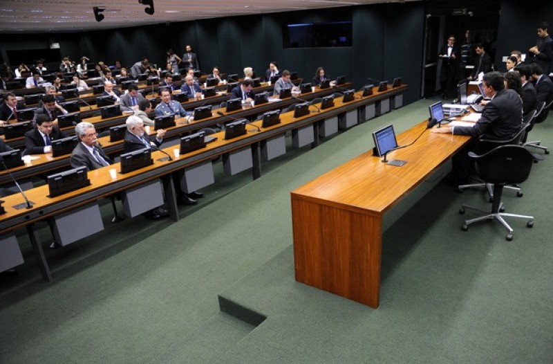 Começa na CCJ da Câmara discussão sobre parecer de denúncia contra Temer