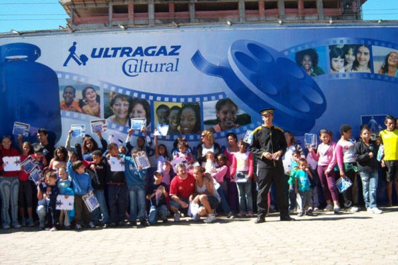 Turnê de cinema itinerante leva cultura à crianças e adolescentes