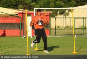 Vila Nova contrata  goleiro Saulo