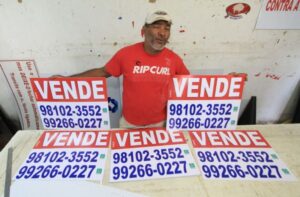 Donos de fábricas de placas riem com a crise