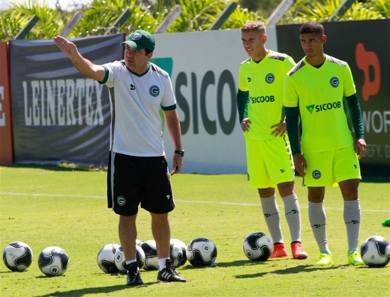 Anápolis e Goiás empatam; decisão será no próximo domingo