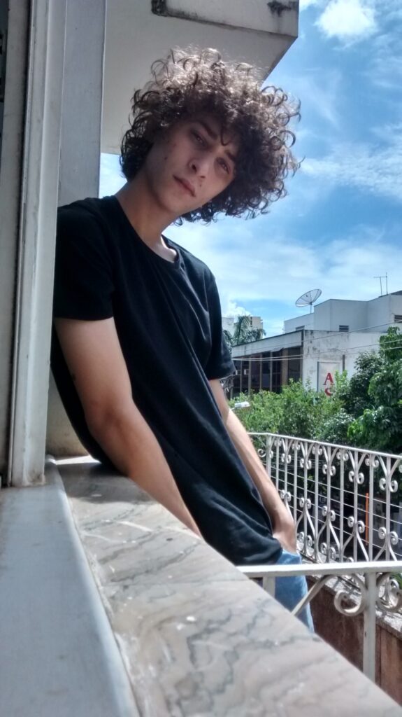 Walacy Neto lança ‘Muito Pelo Contrário’