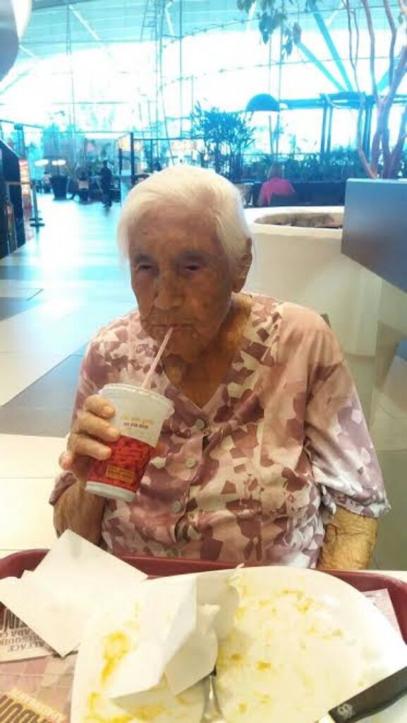 Aposentada comemora um século de vida