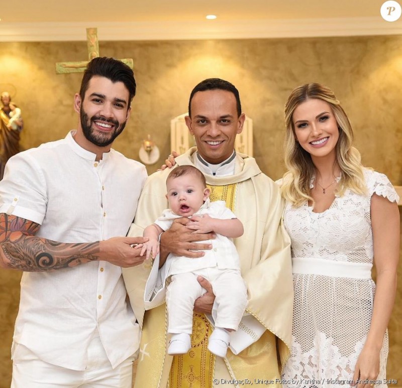 Gusttavo Lima e Andressa Suita batizam o filho