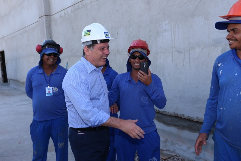 Marconi vistoria obras  do Hospital do Servidor