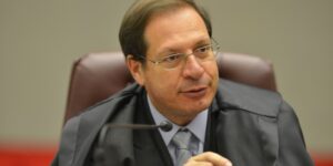 STJ decide restringir foro de governadores