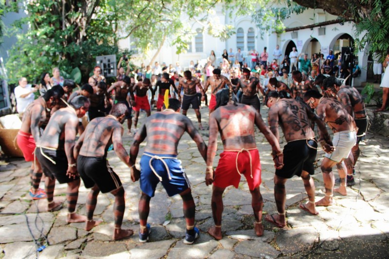 Índios preferem aldeias