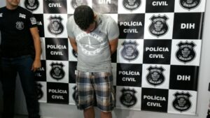 Vítima foi assassinada com faca que ela deu de presente