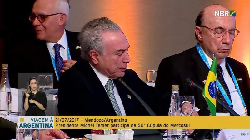 Meirelles dorme enquanto Temer discursa