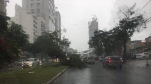 Pancadas de chuva com vento chegam a Goiânia