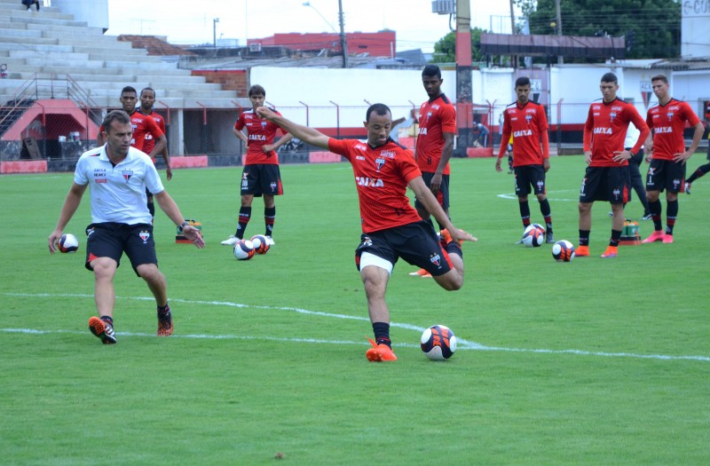 Atlético foca  clássico com o Vila Nova