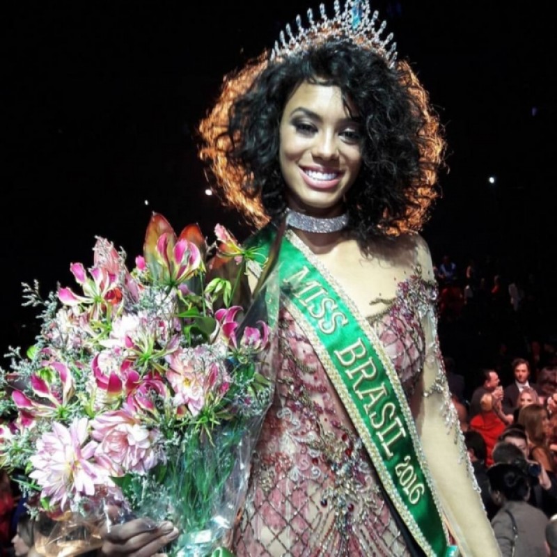 Paranaense Raissa Santana é eleita Miss Brasil 2016