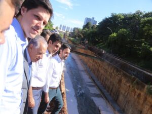 Ministro garante verba a Iris