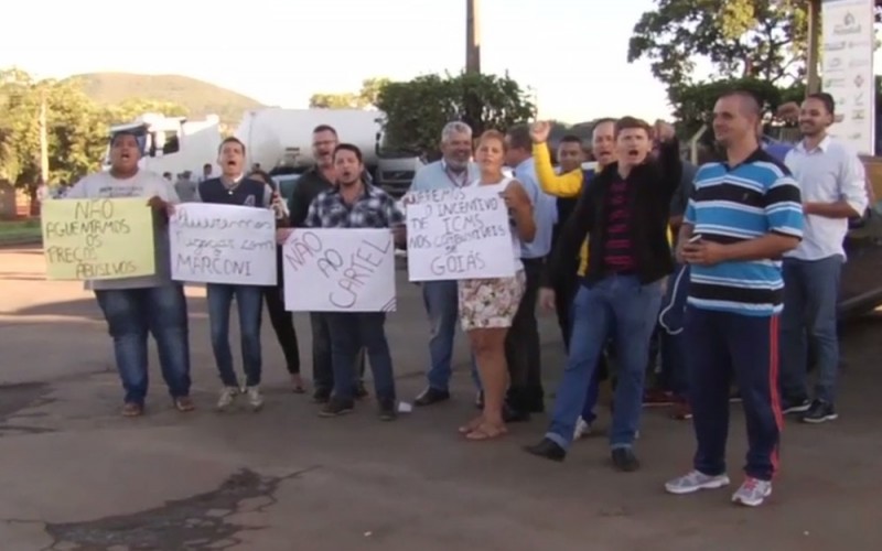 Protesto em Senador Canedo e Goiânia bloqueia distribuidoras de combustíveis