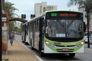Novos abrigos em pontos de ônibus custarão R$ 12 milhões