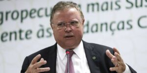 Ministro Blairo Maggi é denunciado por corrupção pela PGR