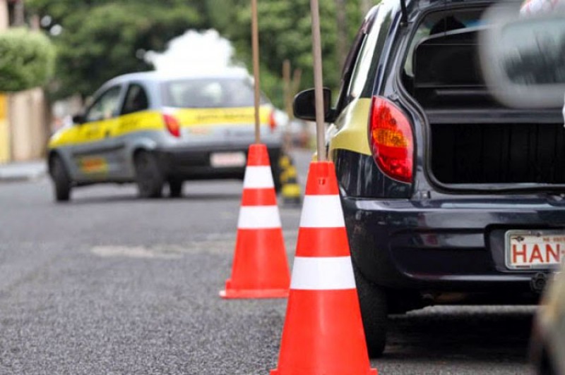 Governo isenta IPVA de autoescolas