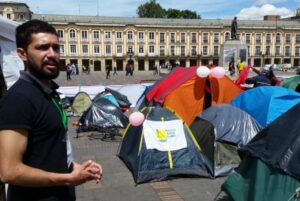 Jovens querem acordo de paz imediato no país