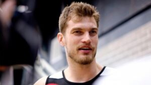 Pivô Tiago Splitter está de volta à NBA