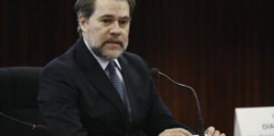 Ministro pede parecer da PGR sobre Maluf