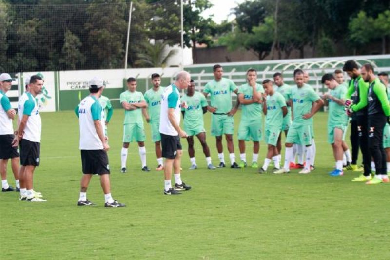 Gamalho e Tiago  Luís seguem no DM