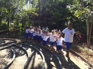 Escola adota método de ensino indiano