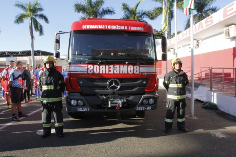 Corpo de Bombeiros de Goiás ganha reforço de viaturas para combater incêndio