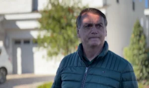 Bolsonaro admite que cometeu "deslizes" em seu governo