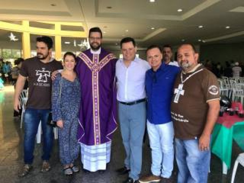 Almoço solidário na Matriz é feito para o Natal