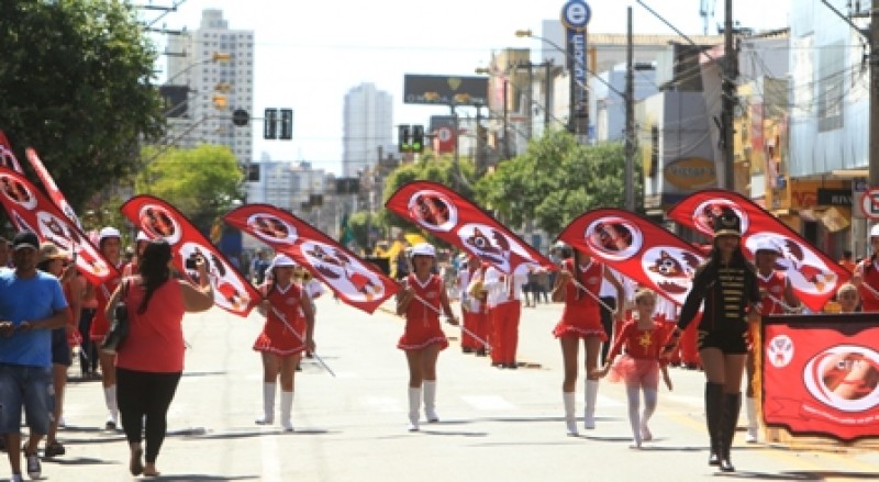 Desfile reúne 20 mil pessoas em Campinas